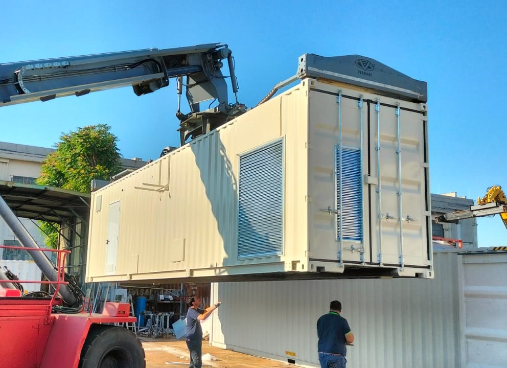 Container shelter sollevamento